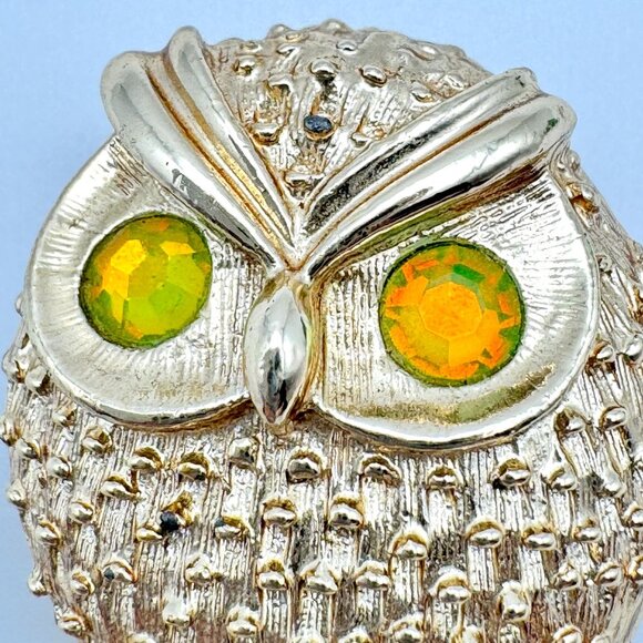 Vintage 70s Sarah Coventry Gold-Tone Owl Brooch W/ Green Eyes - Picture 2 of 9